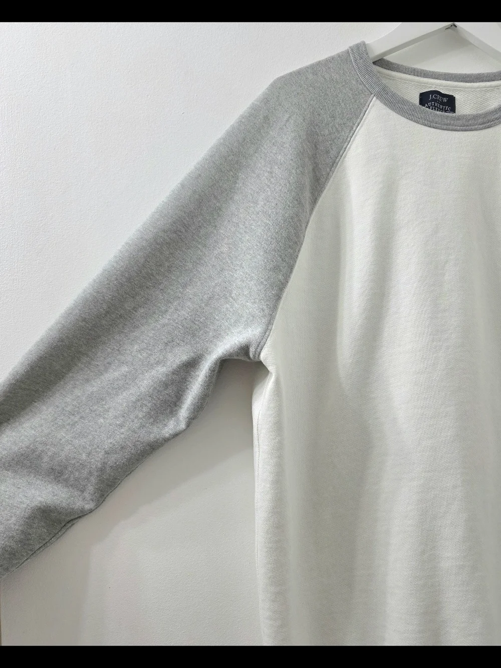 J Crew Mens Raglan Sweatshirt Colorblock Crewneck SIze XL Grey Cream Minimalist